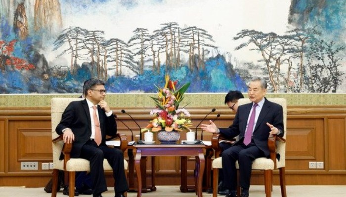 india-&-china-agree-to-resume-kailash-mansarovar-yatra,-direct-air-services