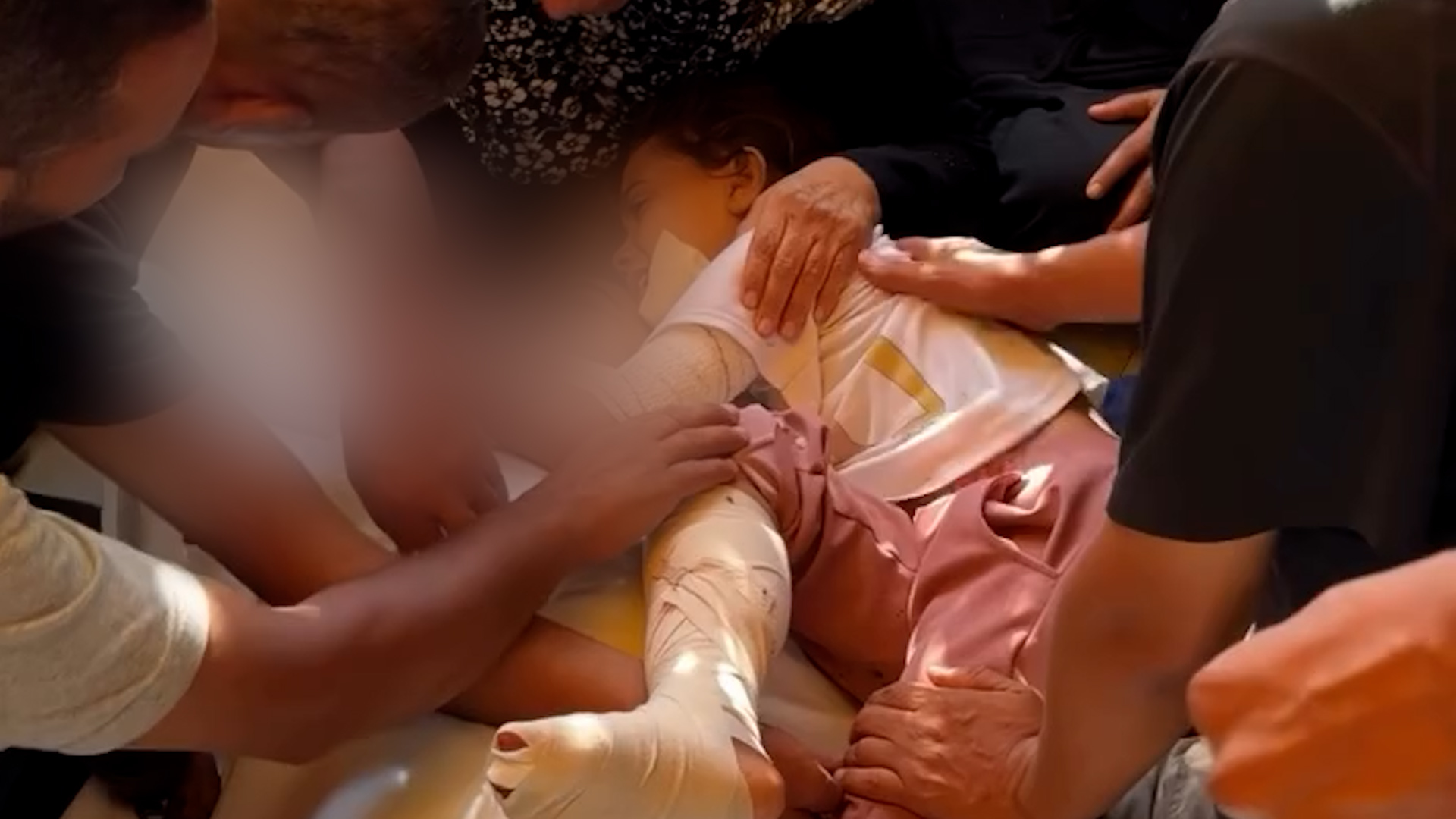 video:-wounded-girl-in-gaza-bids-farewell-to-her-dead-father-and-siblings