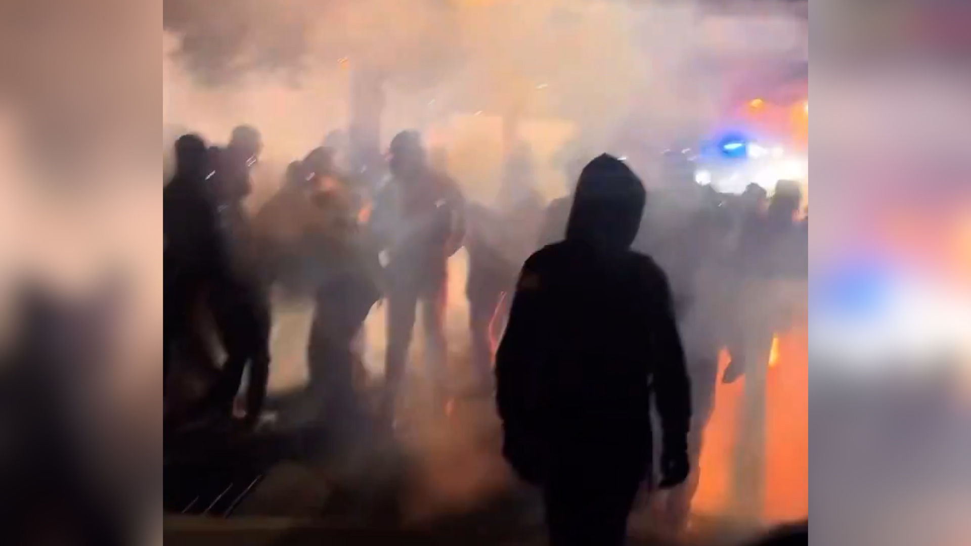 us-police-use-tear-gas-on-protesters-at-immigration-facility