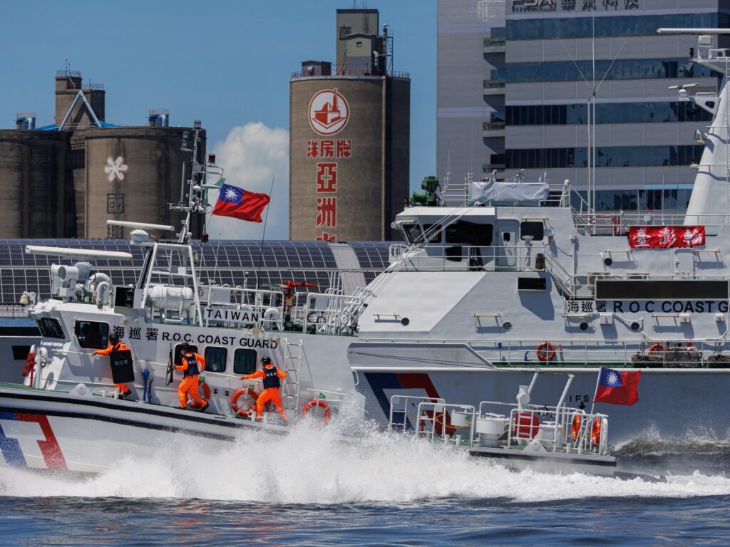 taiwan-detects-dozens-of-chinese-aircraft-near-island-after-uk-ship-patrol