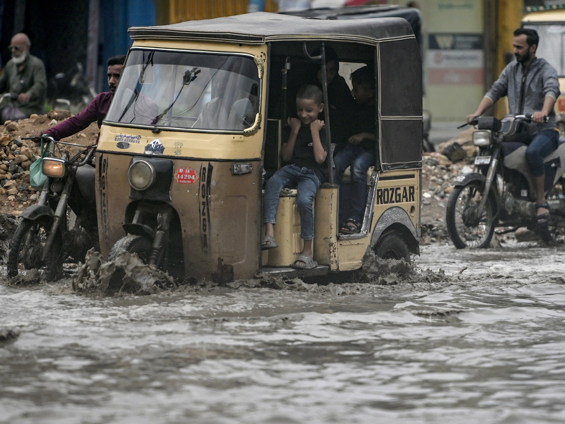 death-toll-rises-after-pakistan-hit-by-flash-floods-and-heavy-rains