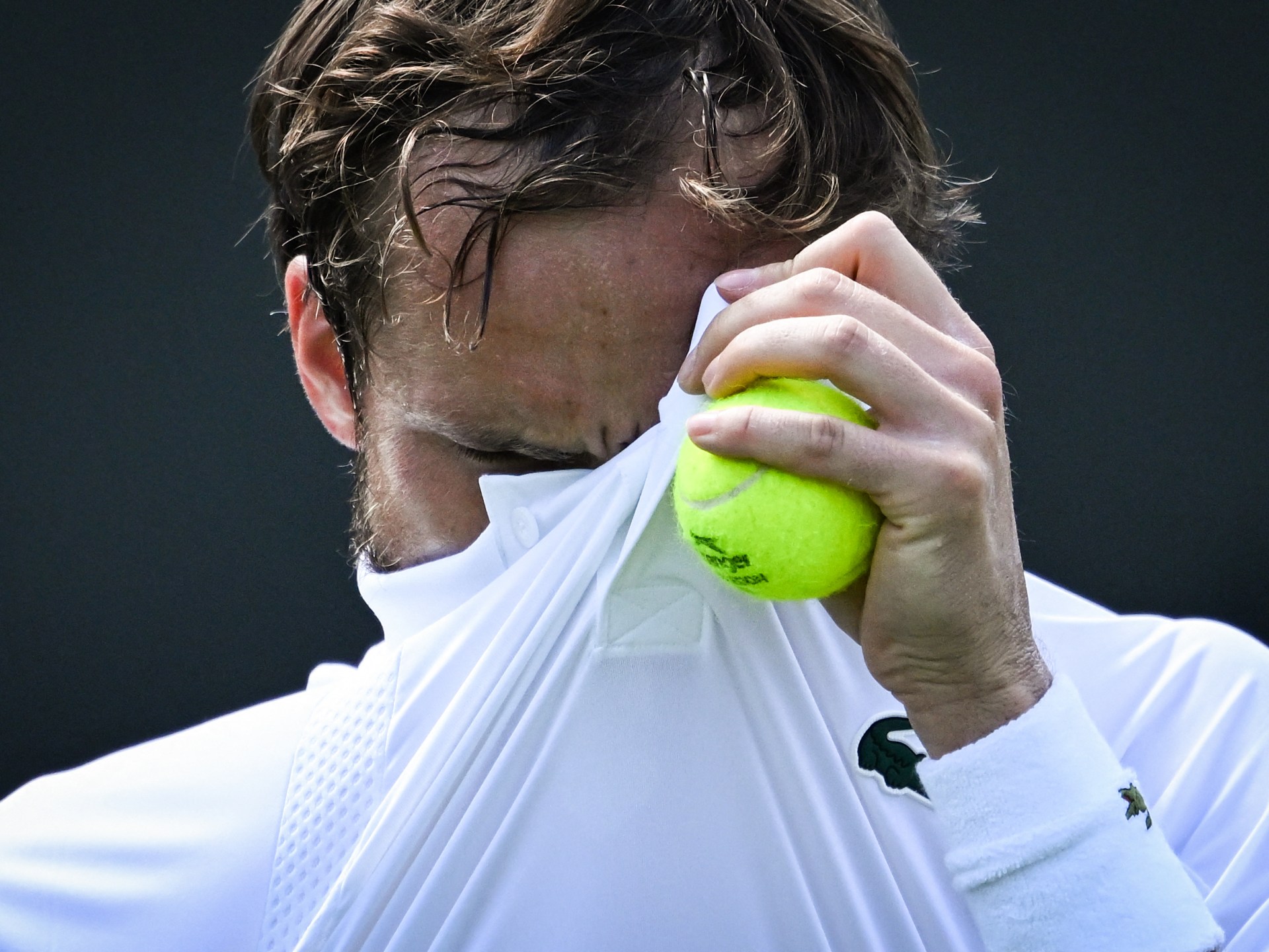 wimbledon:-daniil-medvedev-suffers-shock-first-round-exit