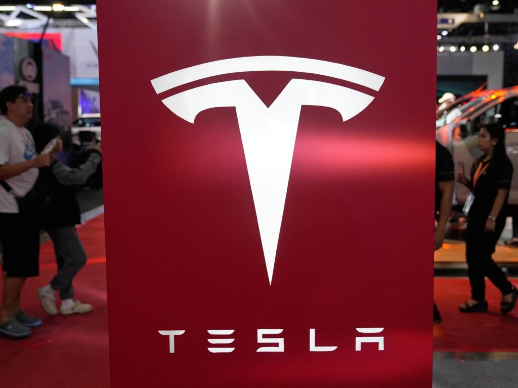 tesla-global-sales-fall-amid-musk-backlash-and-pressure-on-ev-market