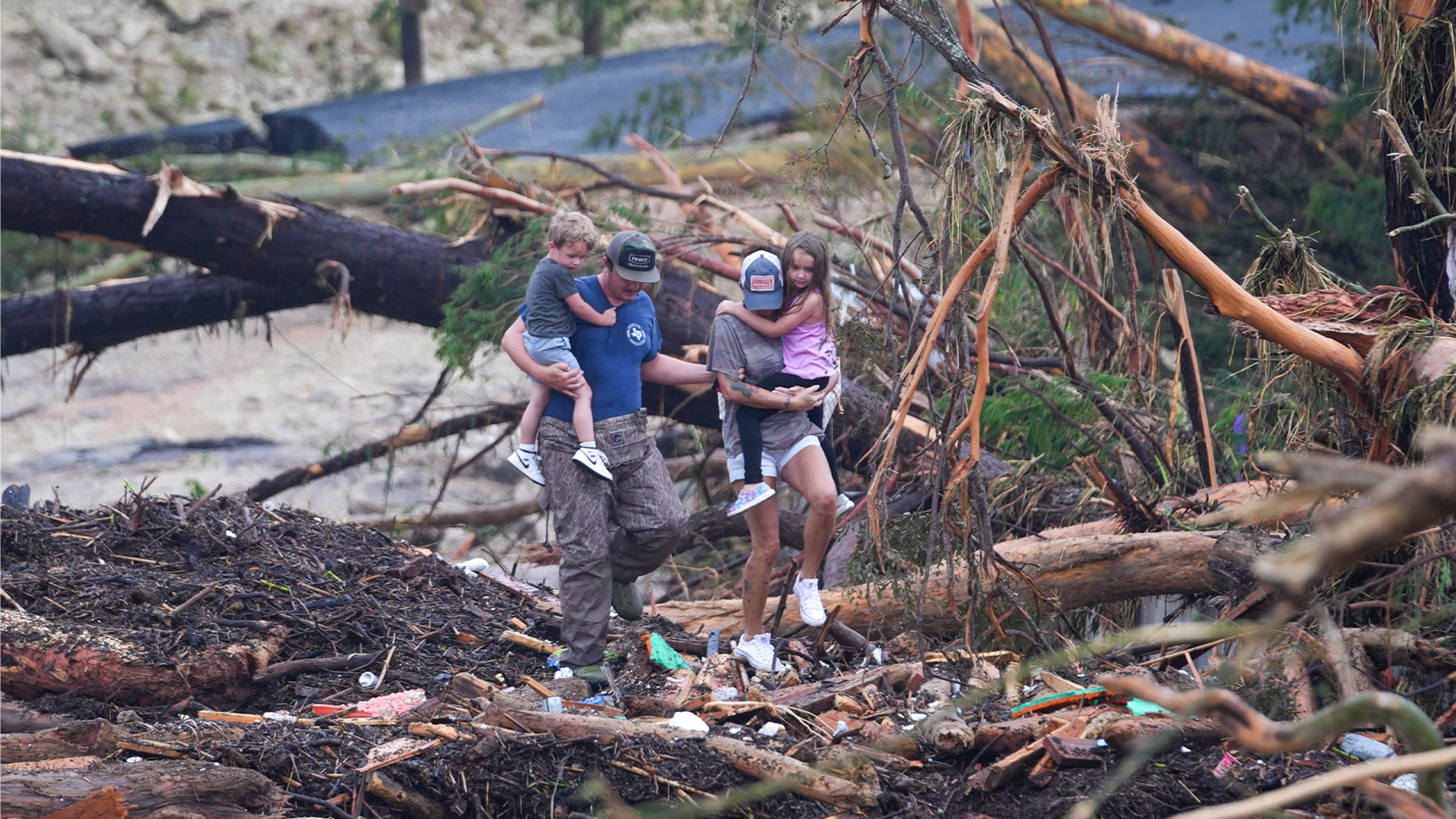 father’s-desperate-search-for-daughter-after-deadly-floods-hit-texas-camp