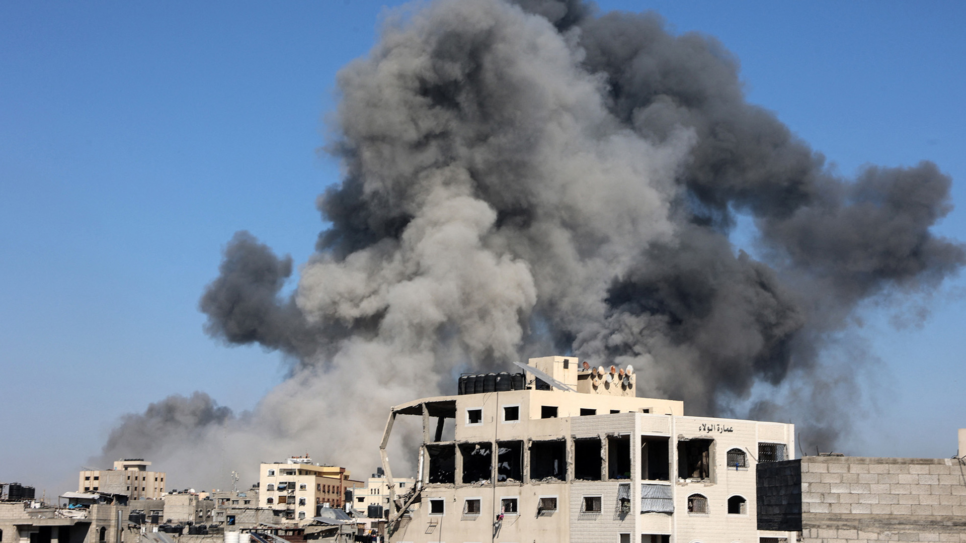 family-speak-to-man-in-burning-rubble-in-gaza-but-cannot-save-him