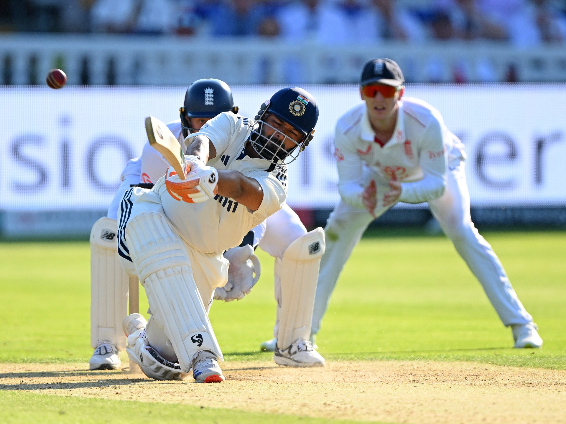 england-india:-pant-bats-but-doesn’t-keep-because-of-injured-finger