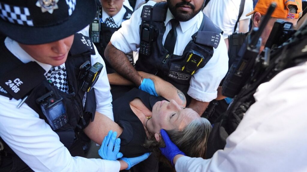 uk-police-arrest-dozens-at-protests-against-palestine-action-ban