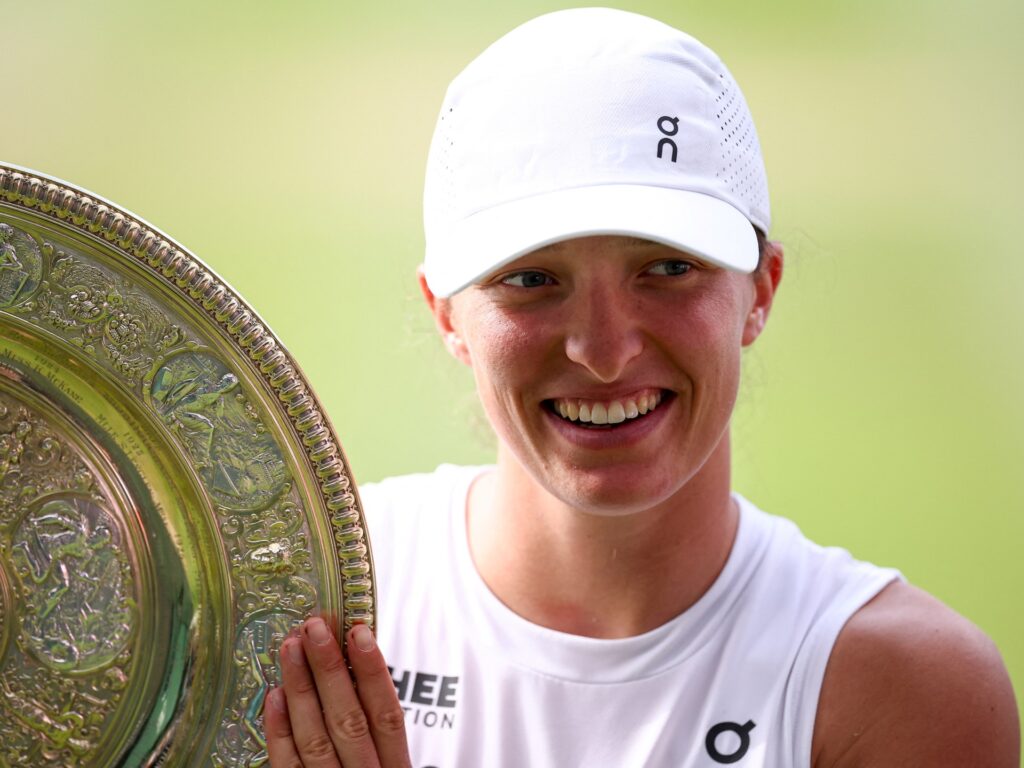 iga-swiatek-destroys-amanda-anisimova-to-win-first-wimbledon-tennis-title