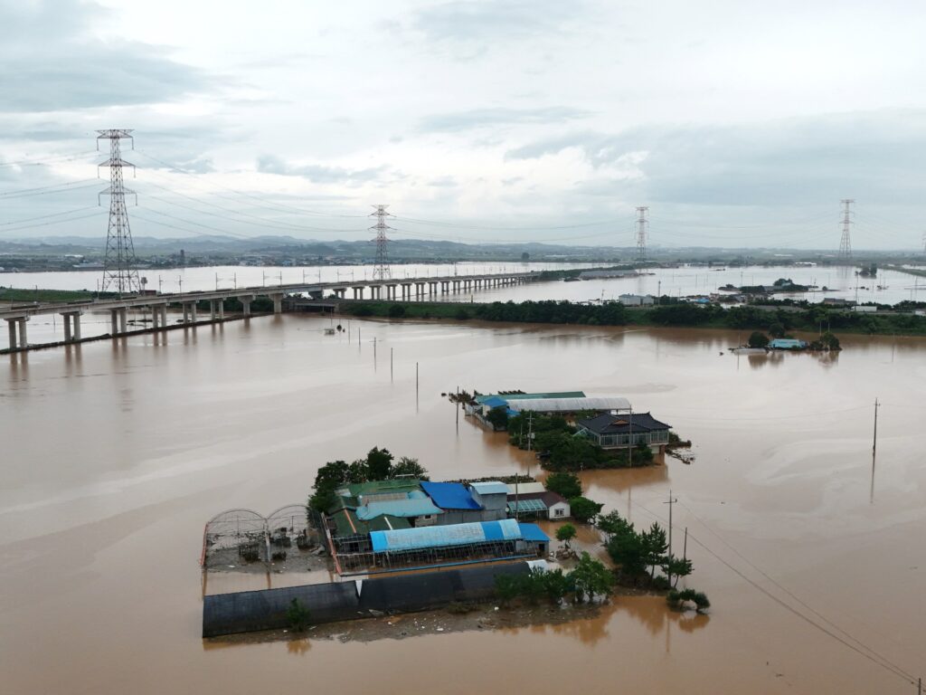 four-dead-as-south-korea-lashed-by-torrential-rain,-displacing-thousands