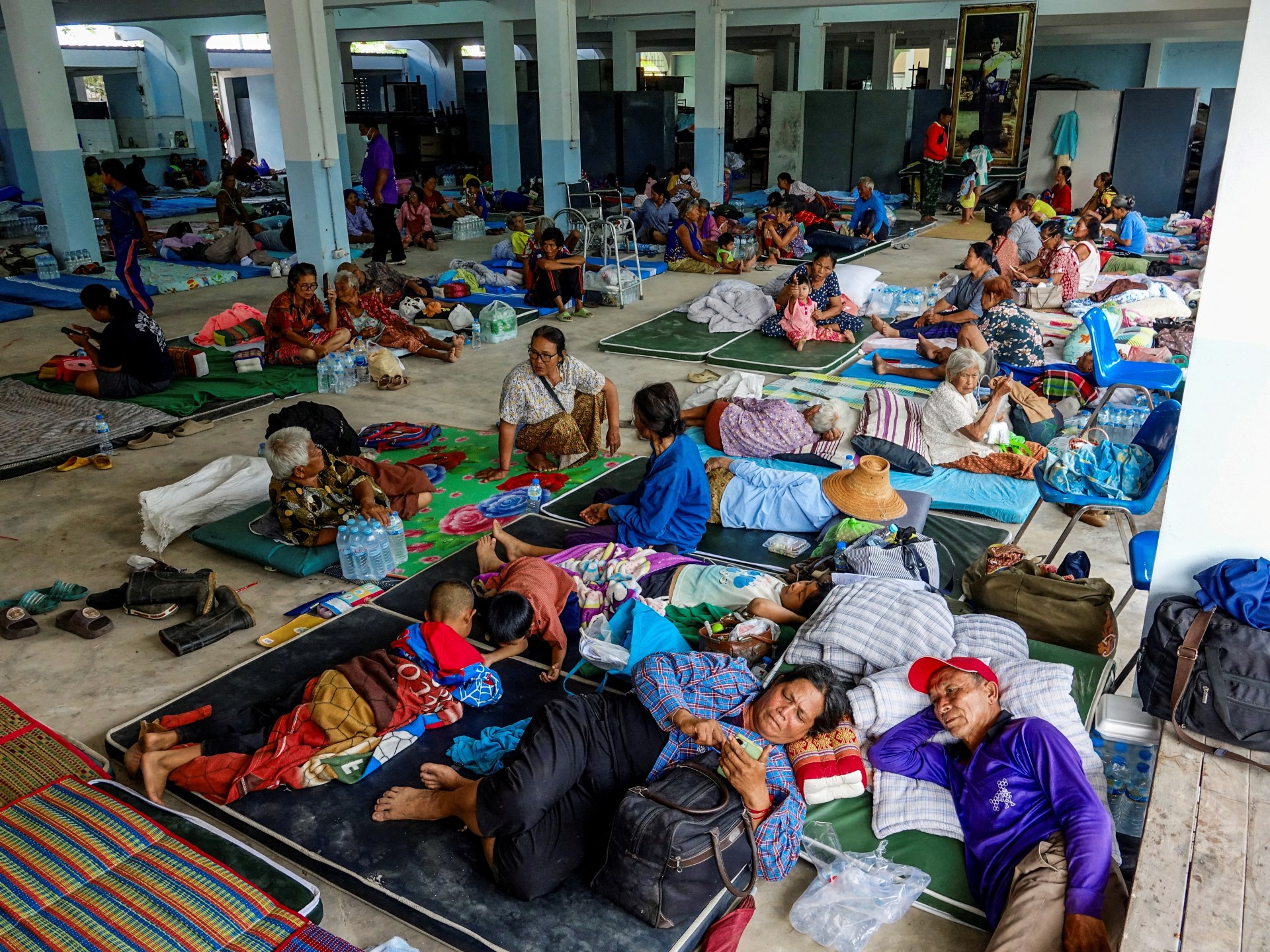 thailand-cambodian-clashes-force-100,000-into-shelters-on-thai-border