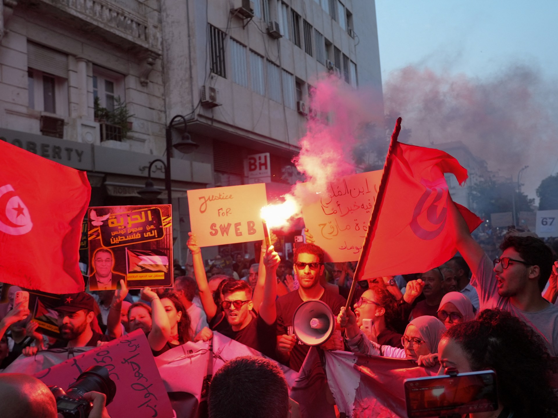 tunisia-an-‘open-air-prison’,-say-protesters-at-anti-president-saied-march