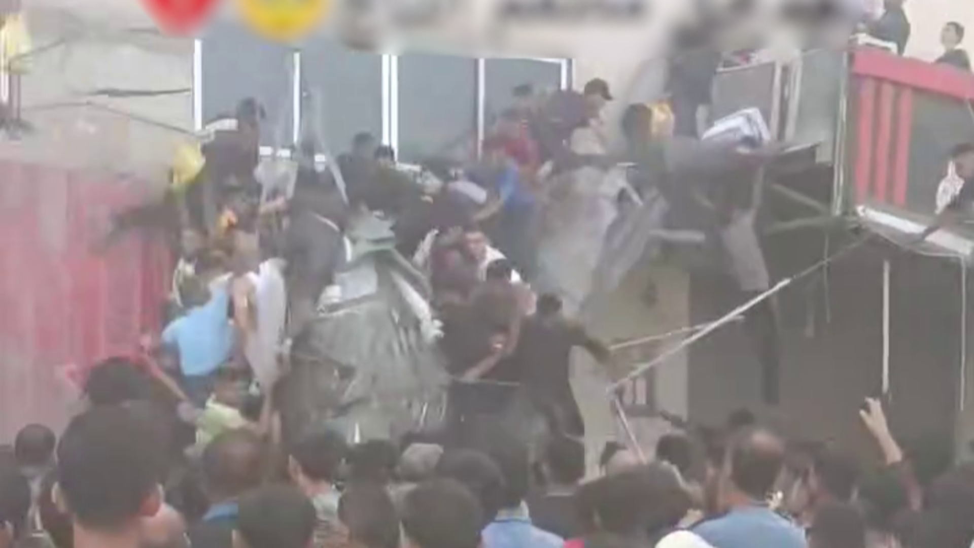 balcony-collapses-as-palestinians-scramble-for-aid-in-gaza