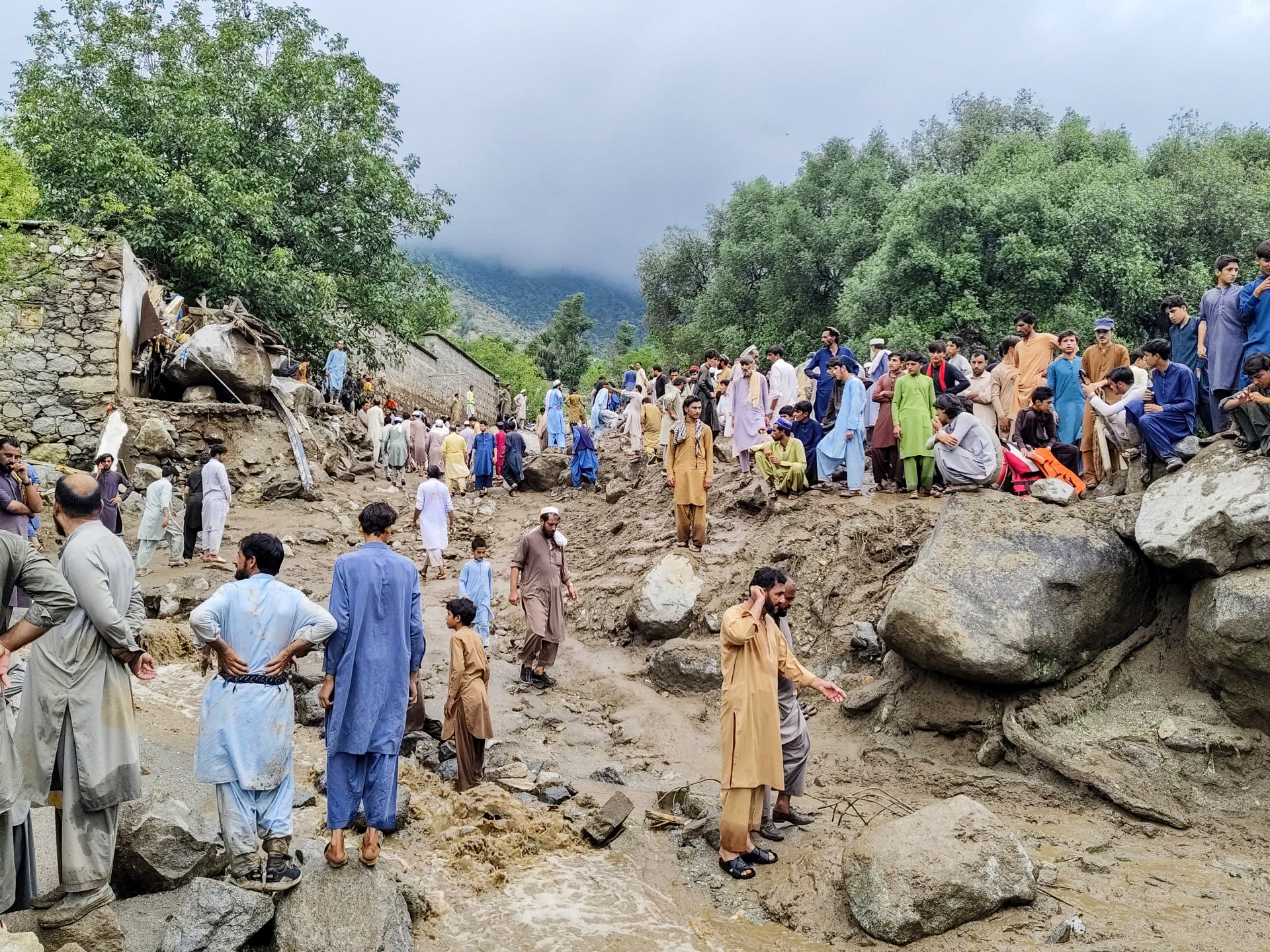 more-than-160-people-killed-in-pakistan-in-heavy-rains,-flash-floods