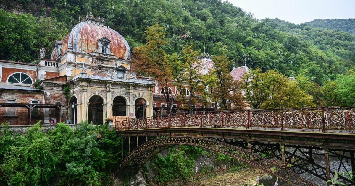 young-architects-lead-effort-to-save-romania’s-historic-spa-town