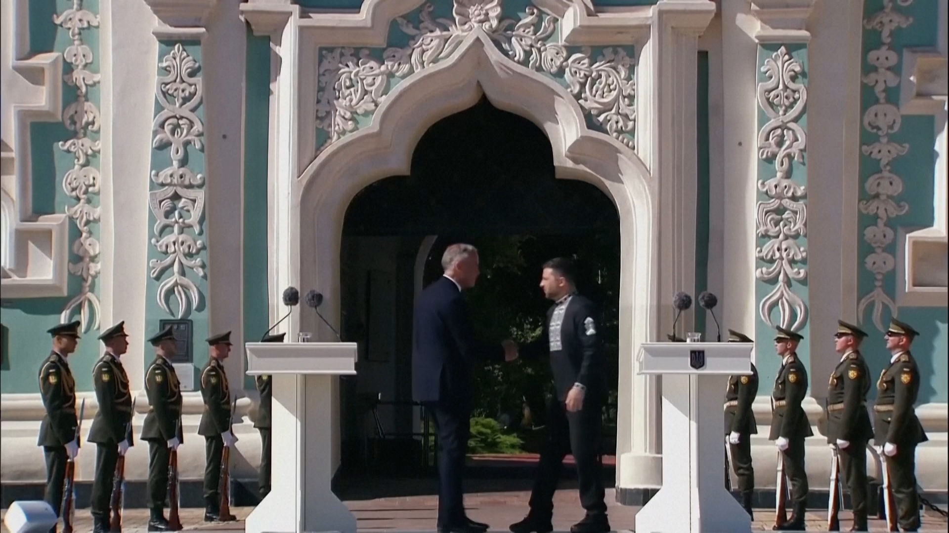 zelenskyy-marks-ukraine-independence-day-alongside-canada’s-pm-in-kyiv