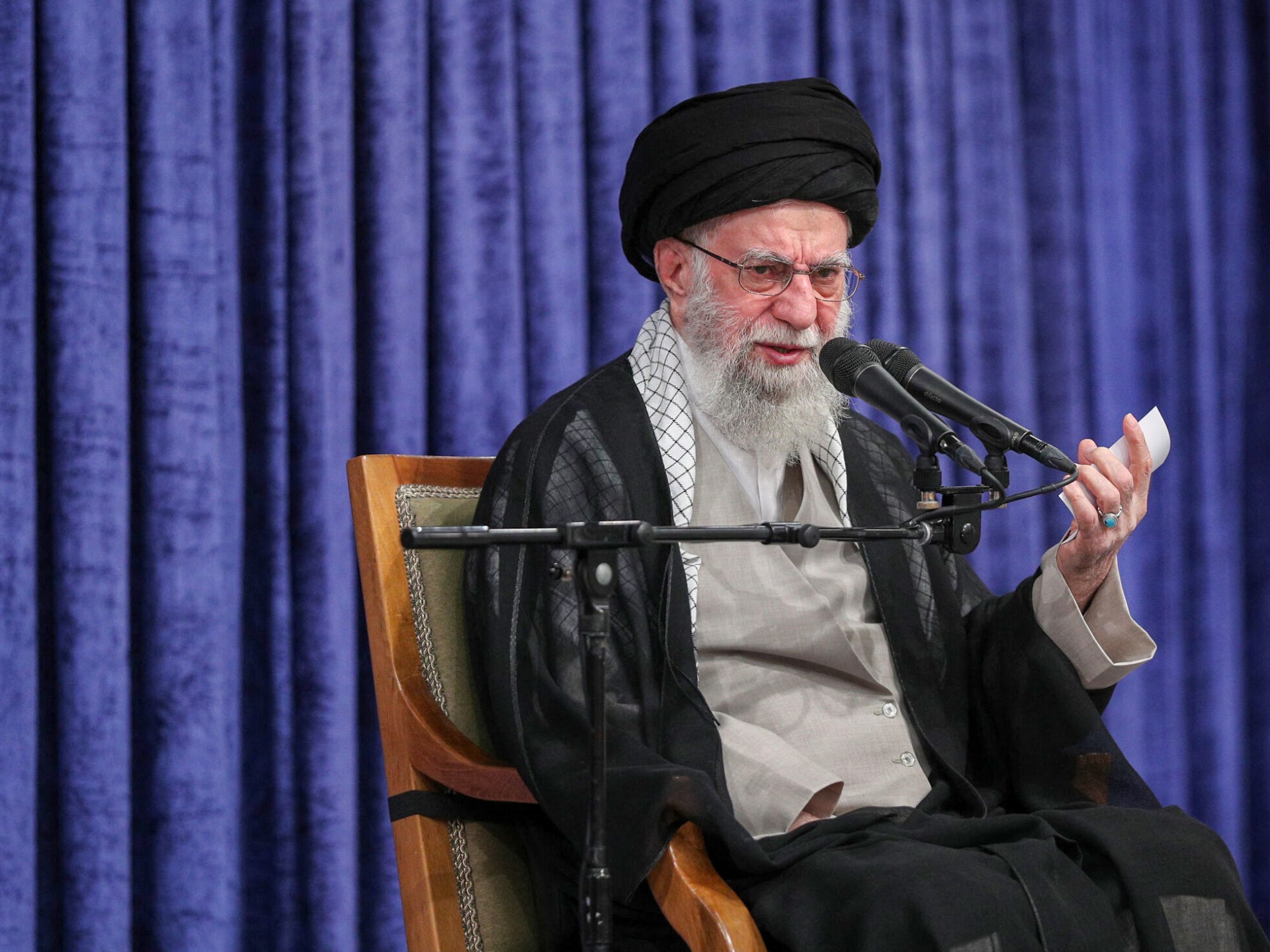 iran-will-stand-up-to-us-demands-to-be-‘obedient’,-says-khamenei
