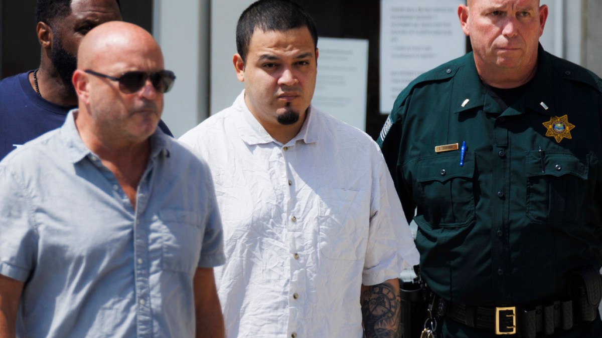 kilmar-abrego-garcia-detained-in-us,-faces-possible-deportation-to-uganda