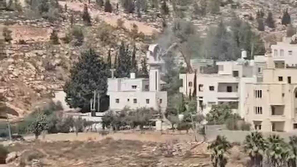 israeli-forces-destroy-minaret-of-mosque-in-town-near-hebron