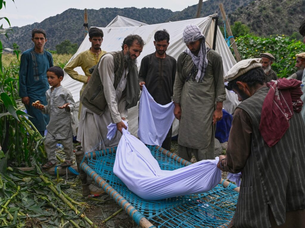 afghans-displaced-by-quake-live-on-streets,-in-farm-fields-as-winter-looms