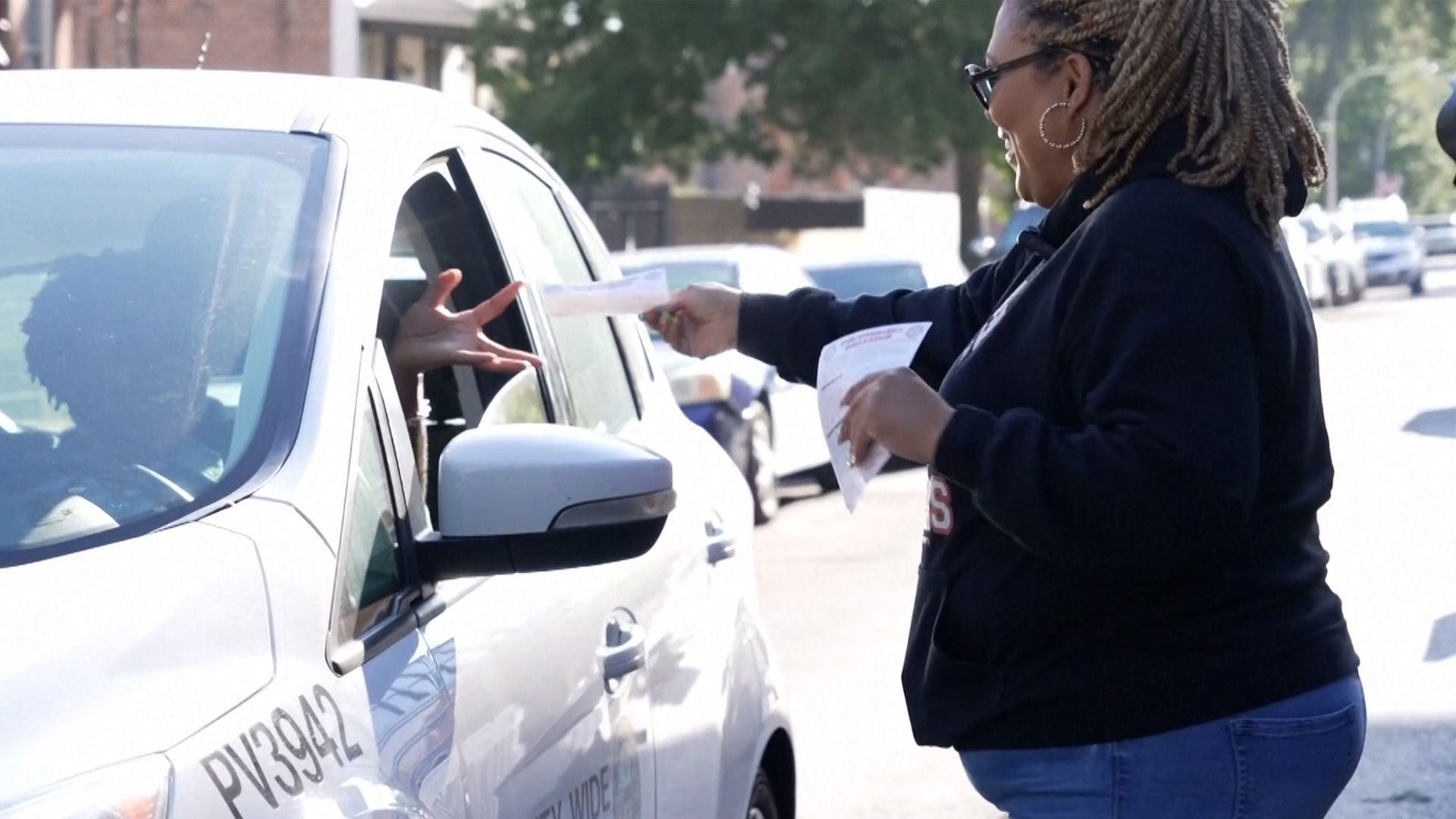 chicago-teachers-hand-out-safety-tips-as-troop-deployment-looms