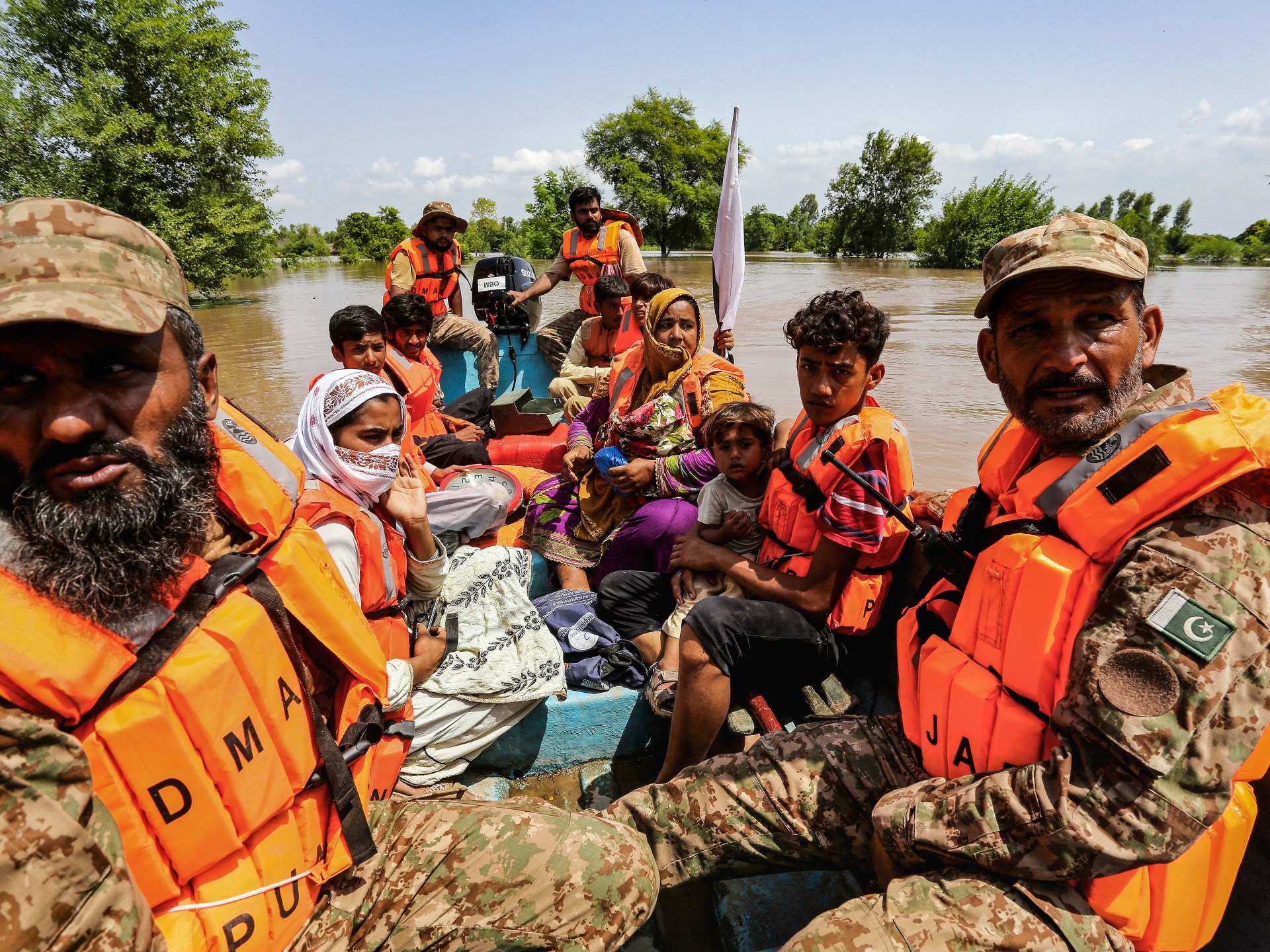 five-people-dead-as-rescue-boat-overturns-in-pakistan-floods