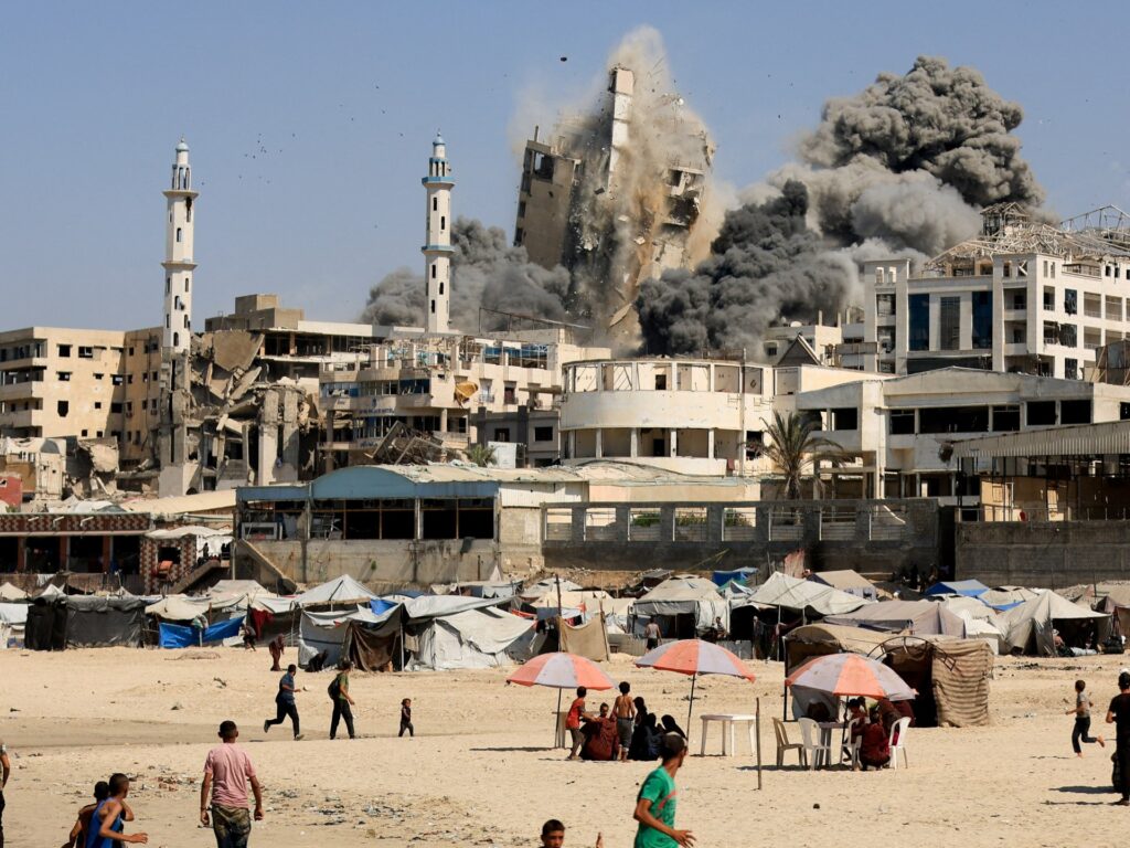 live:-israel-pounds-gaza-city;-muslim-leaders-condemn-strike-on-qatar