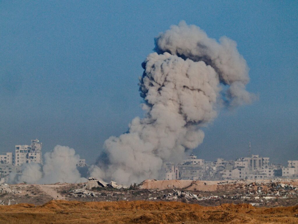 israeli-strikes-kill-19-palestinians-near-gaza’s-last-functioning-hospitals
