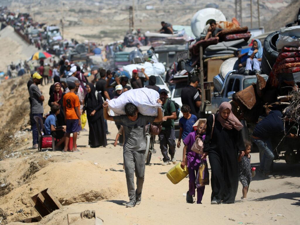 israel-strikes-gaza-city-with-‘unprecedented-force’,-tens-of-thousands-flee