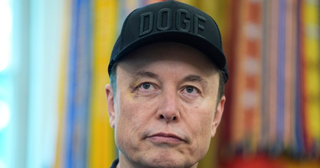 trump-administration-rehires-laid-off-employees-after-cost-cutting-blitz