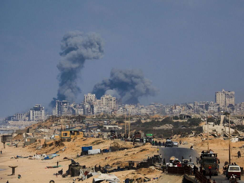 live:-israel-keeps-pummelling-gaza-ahead-of-trump-netanyahu-meeting