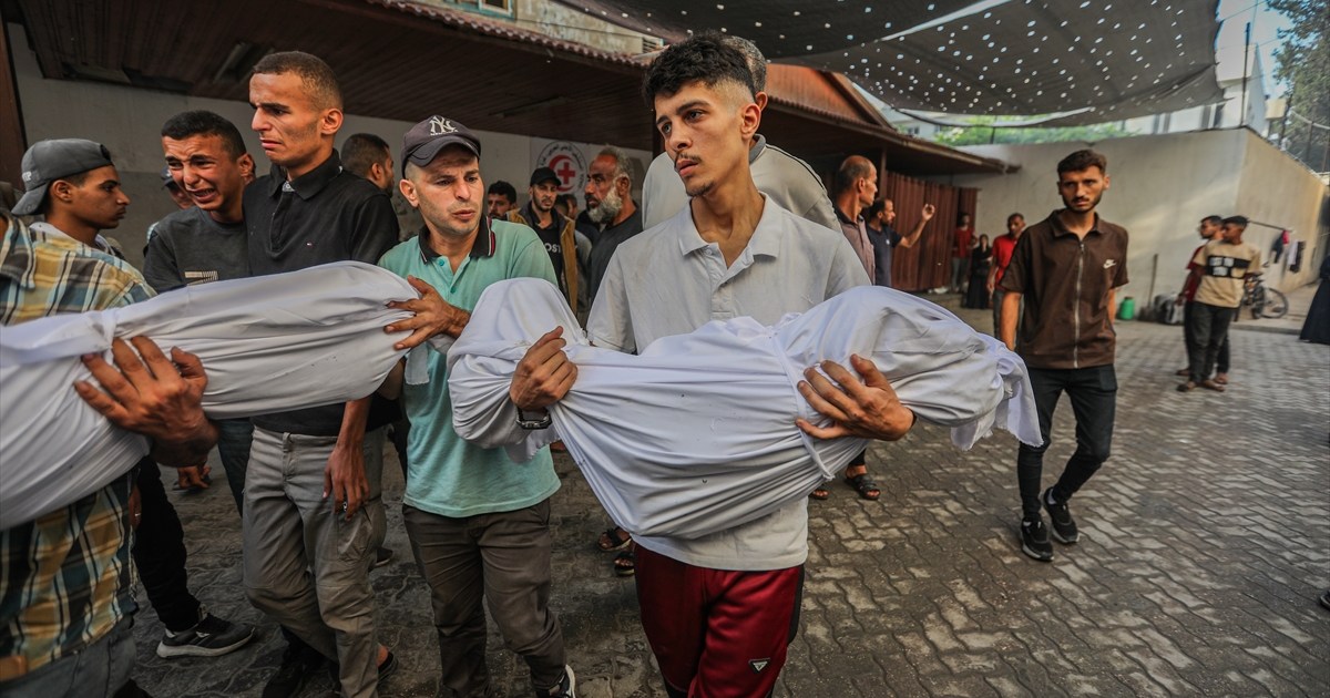 live:-israel-keeps-pounding-gaza-as-hamas-reviews-trump’s-plan-to-end-war