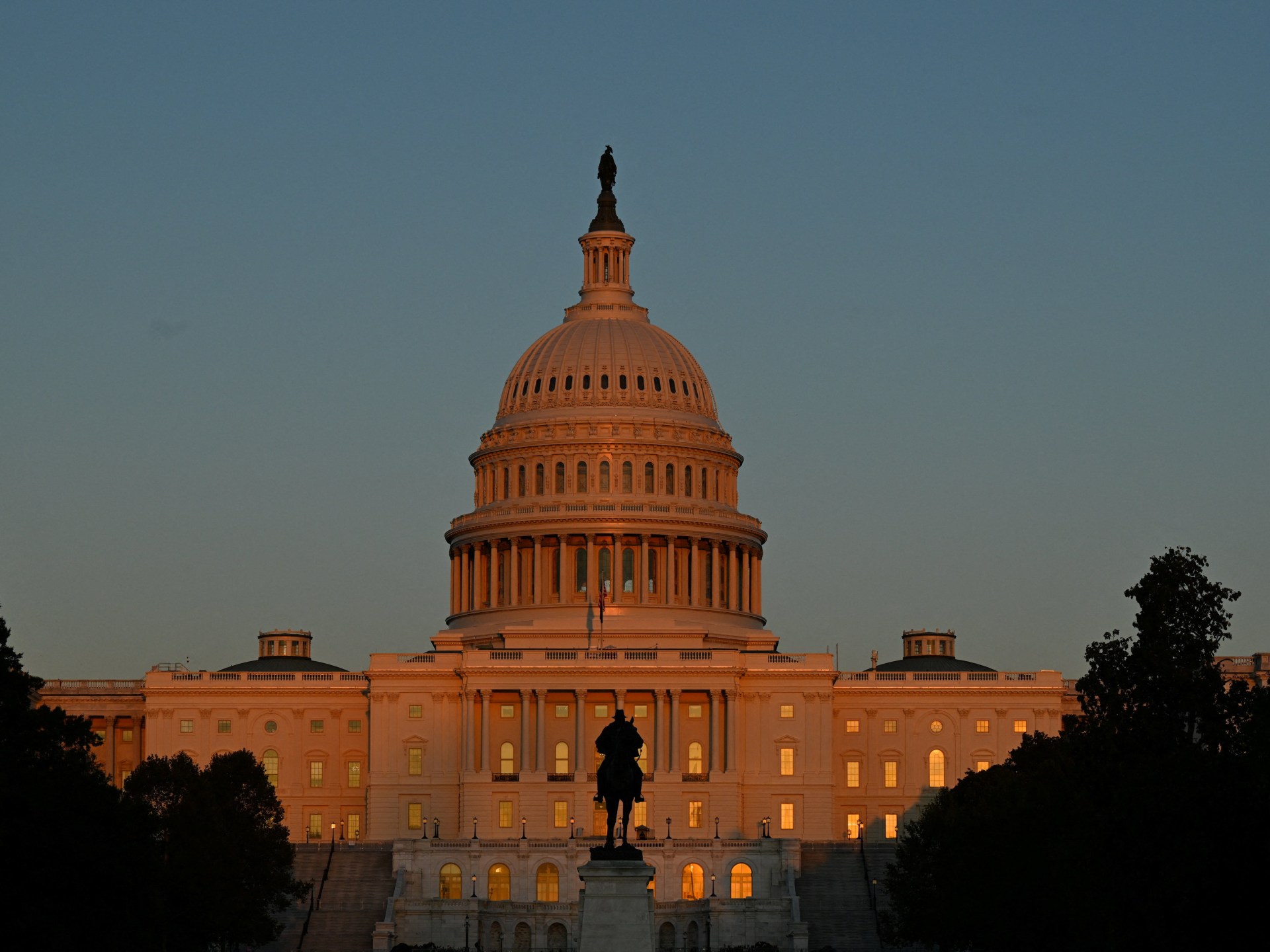 us-government-shutdown-enters-third-day,-expected-to-last-past-weekend