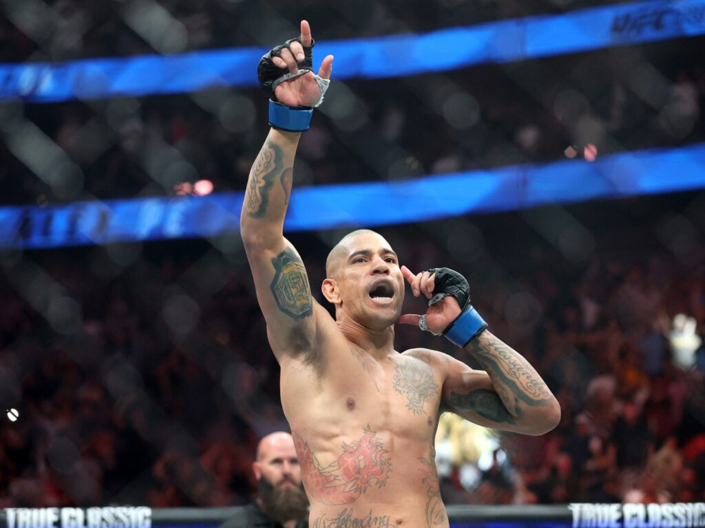 ufc-320:-pereira-stuns-ankalaev-with-tko-to-regain-light-heavyweight-title