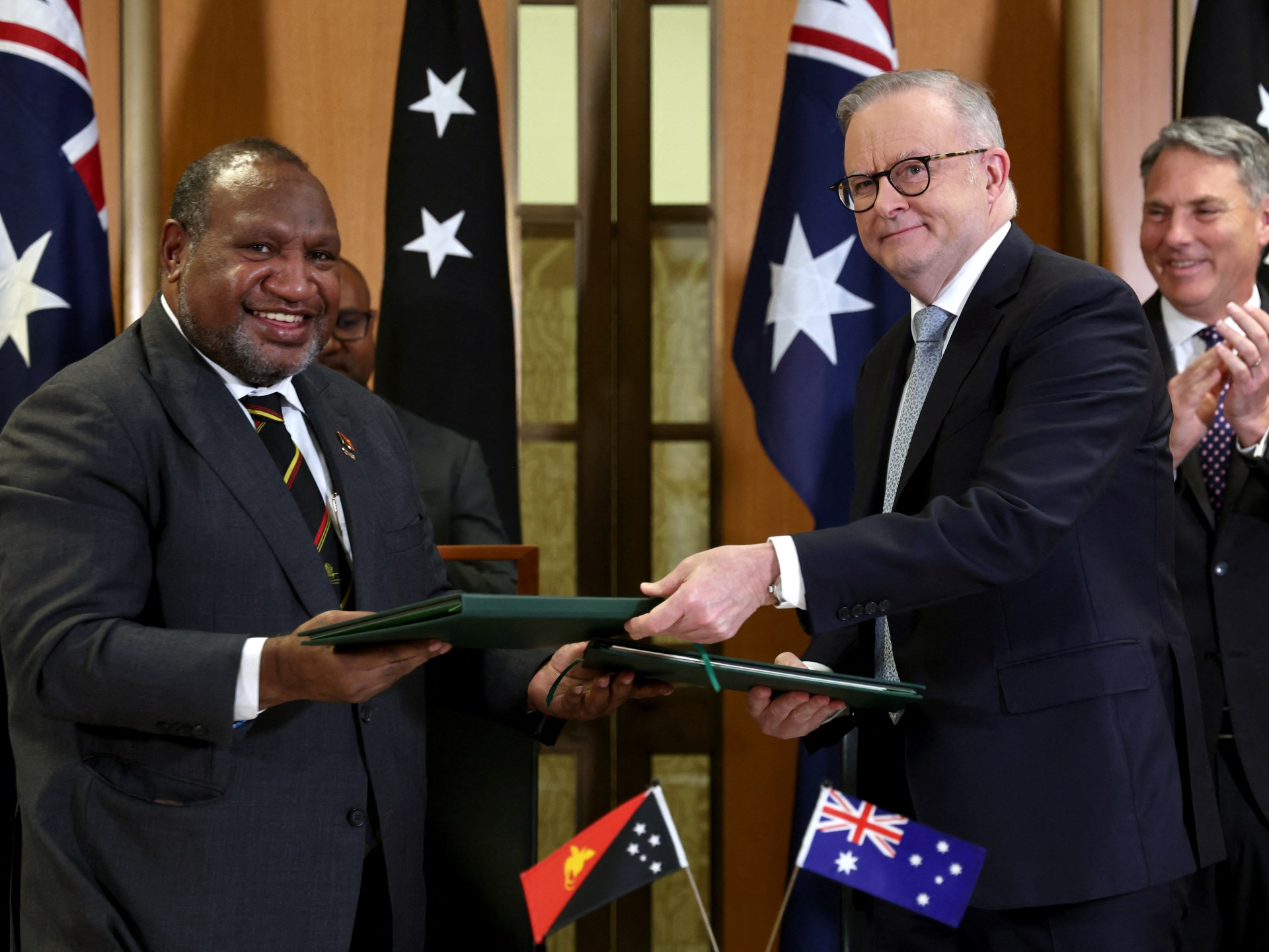 australia,-papua-new-guinea-sign-mutual-defence-treaty