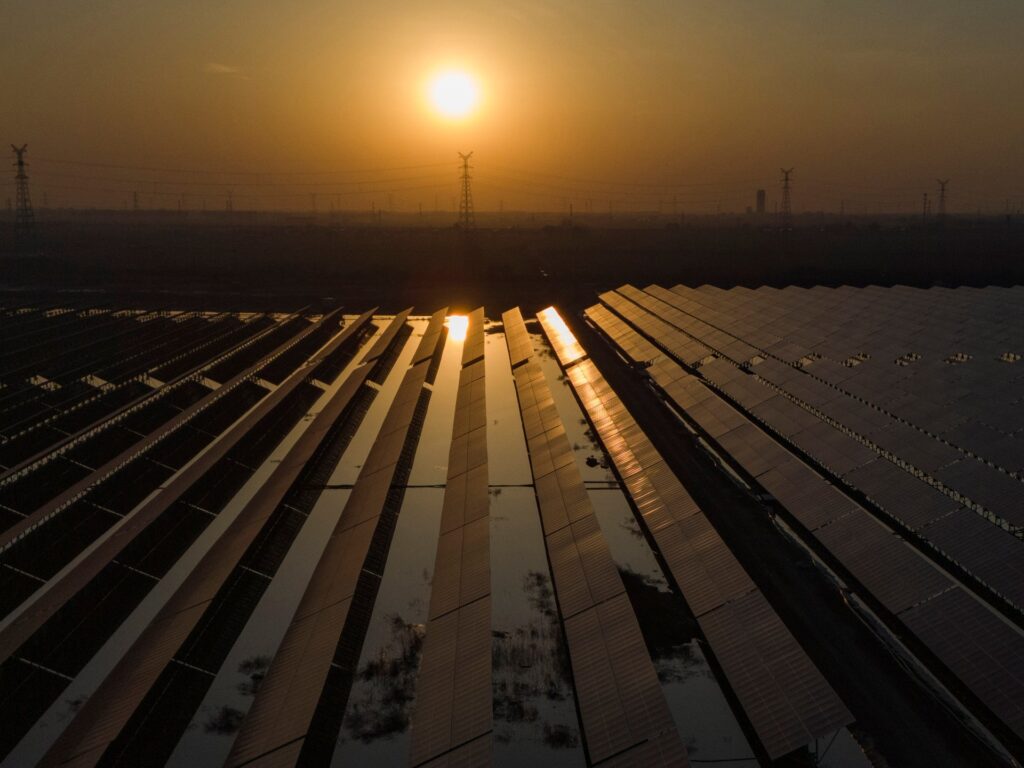 us-and-china-provoke-sharp-fall-in-global-outlook-for-renewable-power