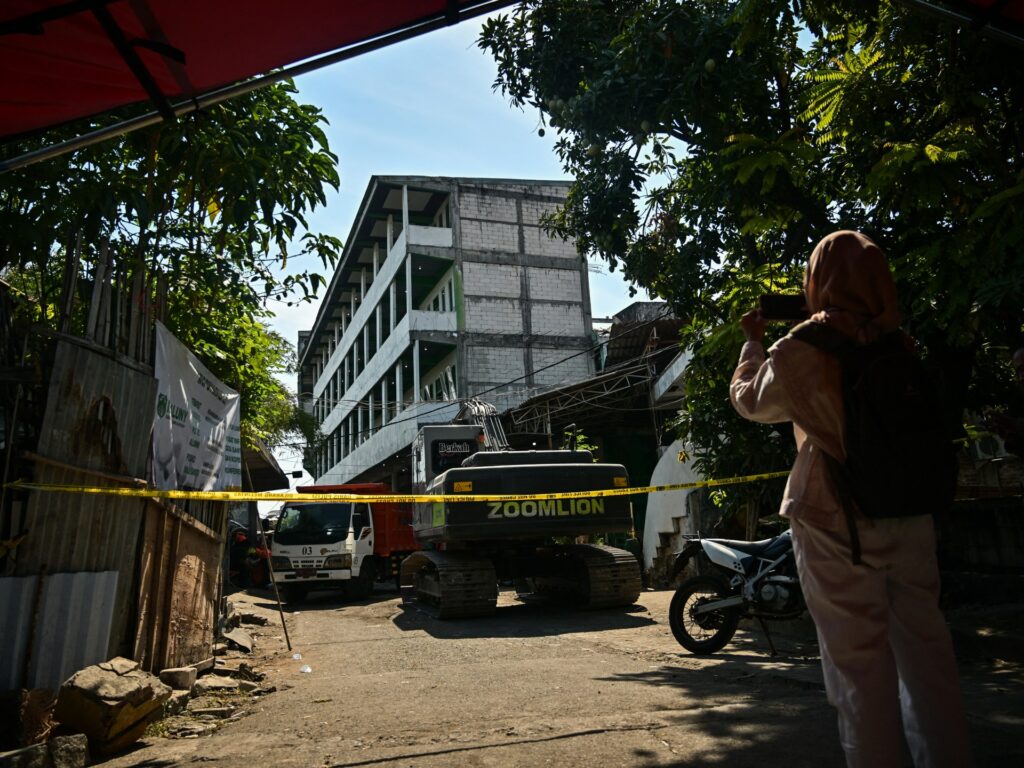 indonesia-ends-search-for-victims-of-school-collapse-with-at-least-61-dead