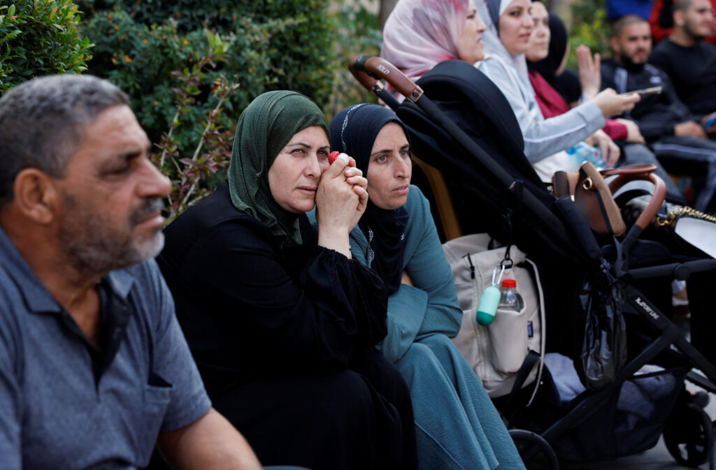 huge-crowds-in-gaza-await-released-palestinian-prisoners