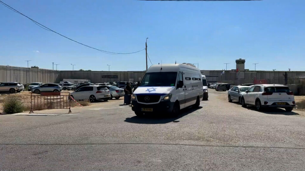 palestinian-detainees-transferred-out-of-israel’s-ofer-prison