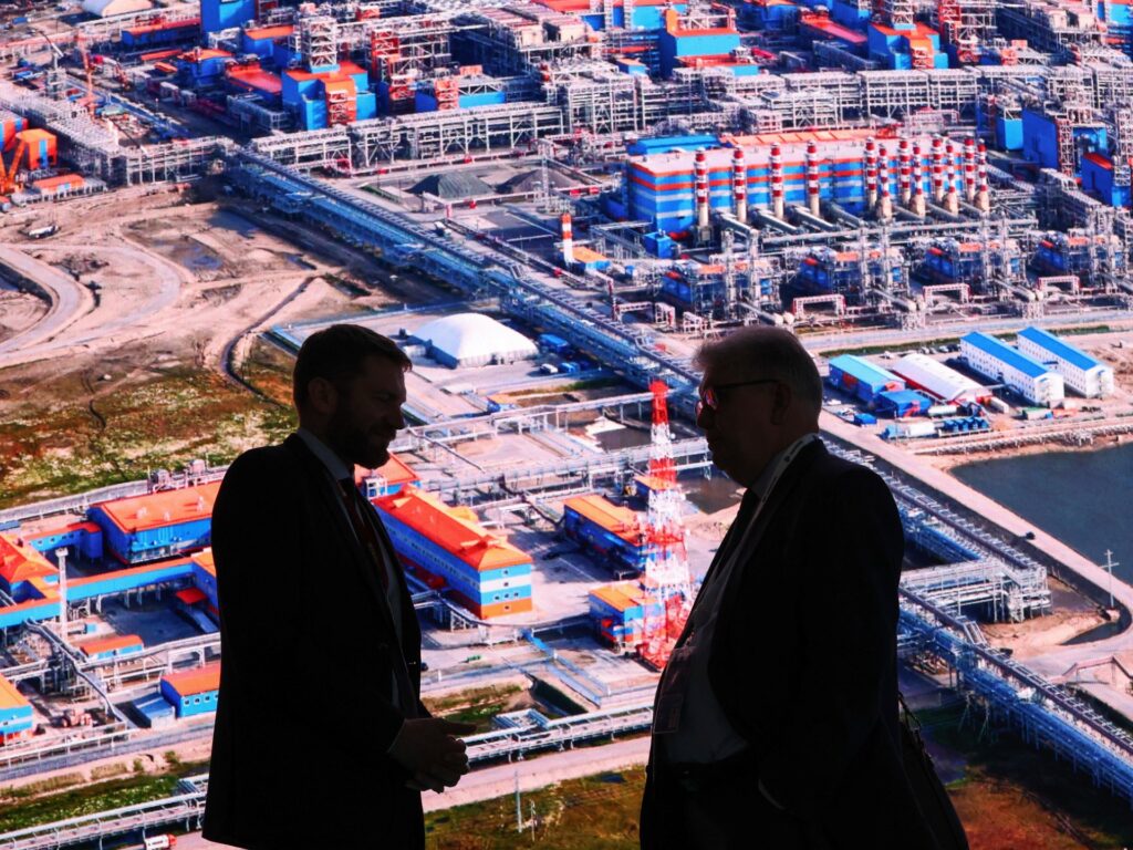 russia’s-funding-for-ukraine-war-set-to-‘contract’-as-new-sanctions-loom