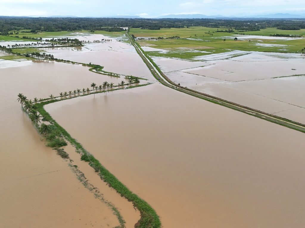thousands-evacuate-philippine-coast-as-tropical-storm-fengshen-approaches
