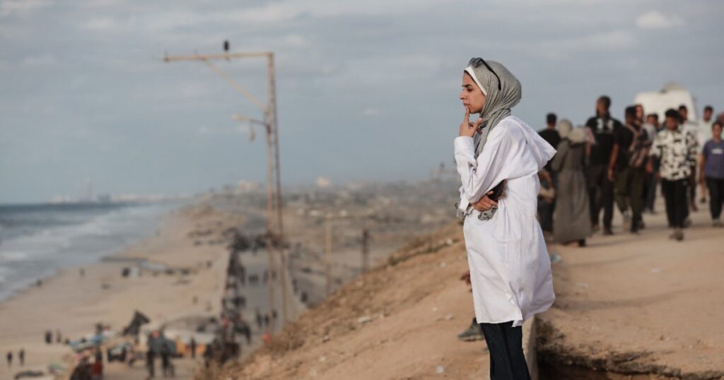 in-gaza,-palestinians-reclaim-small-moments-of-dignity-amid-the-ceasefire