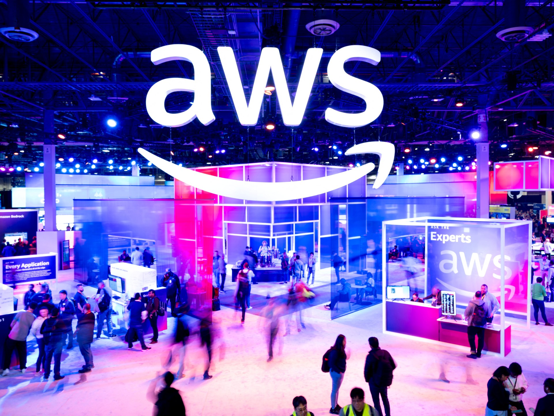 live:-amazon-web-services-outage-hits-snapchat,-fortnite,-other-apps,-sites