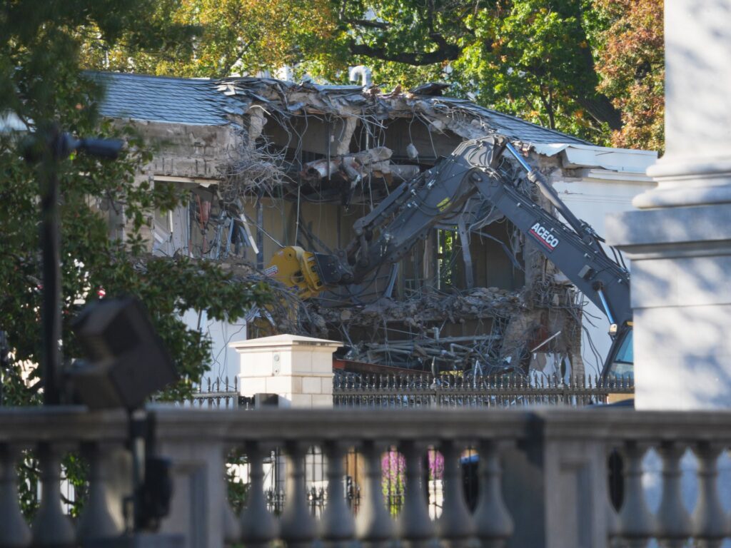 what-to-know-about-trump’s-plan-to-build-$250m-white-house-ballroom