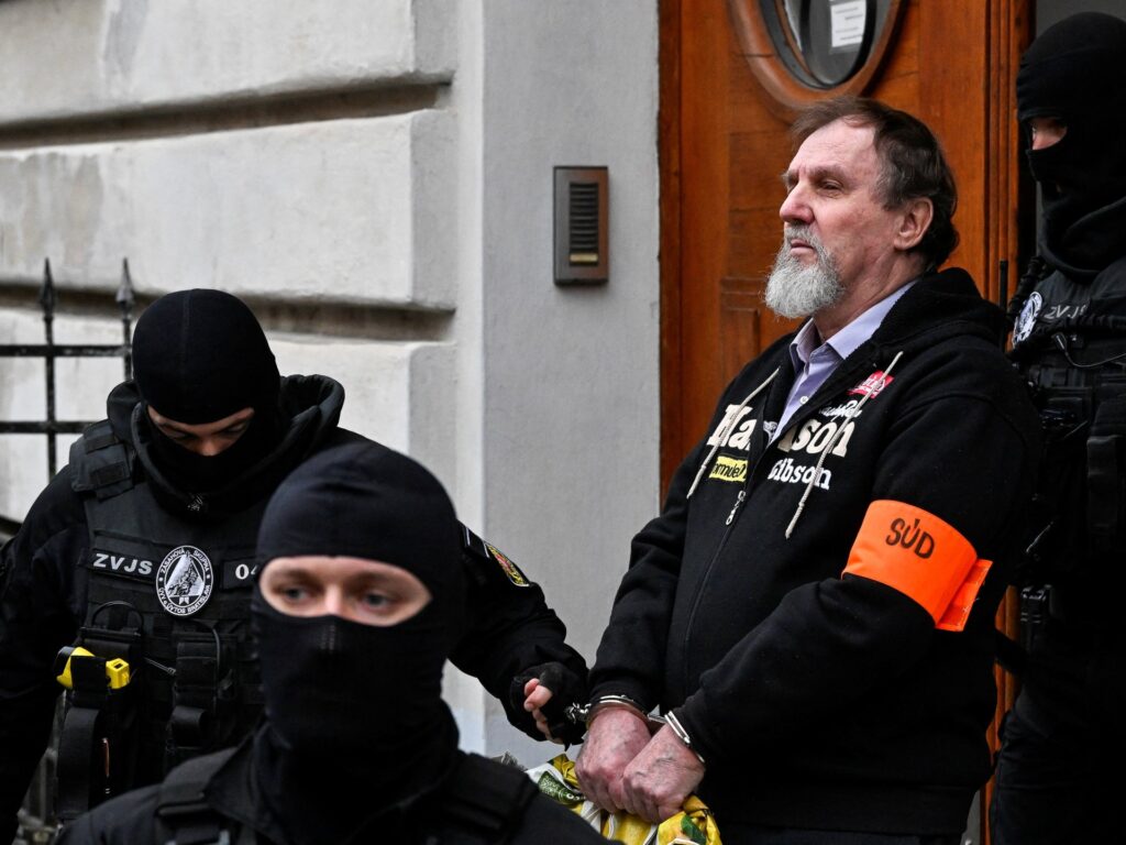 slovak-court-sentences-poet-that-shot-pm-to-21-years-for-‘terror-attack’