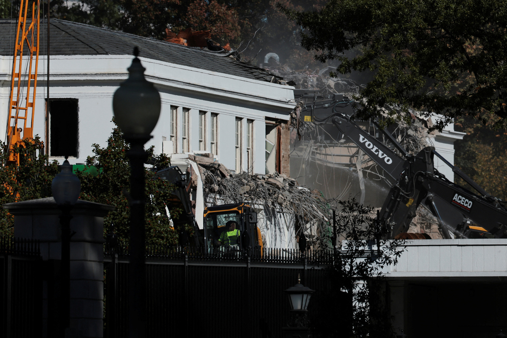 why-is-trump-tearing-down-parts-of-the-white-house?