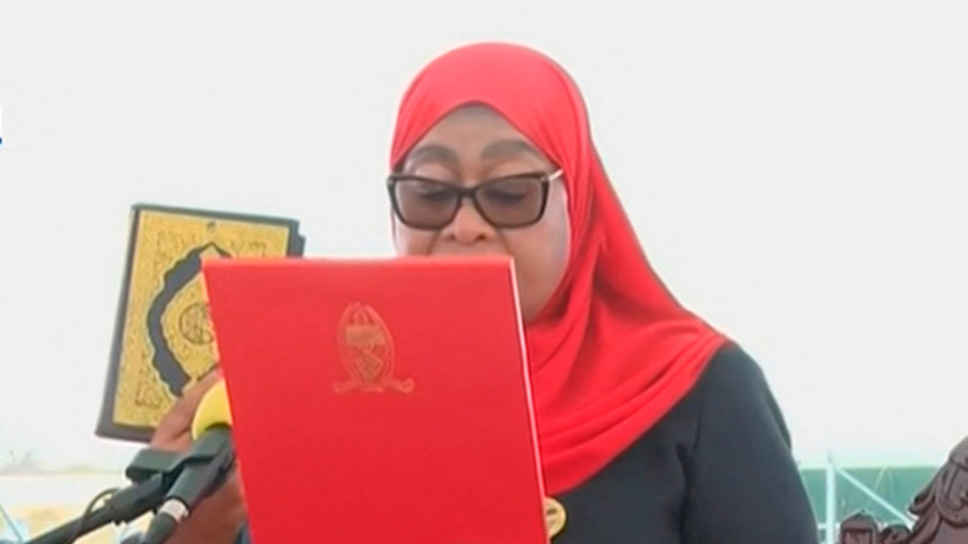 tanzania-swears-in-president-samia-suluhu-hassan-after-deadly-protests
