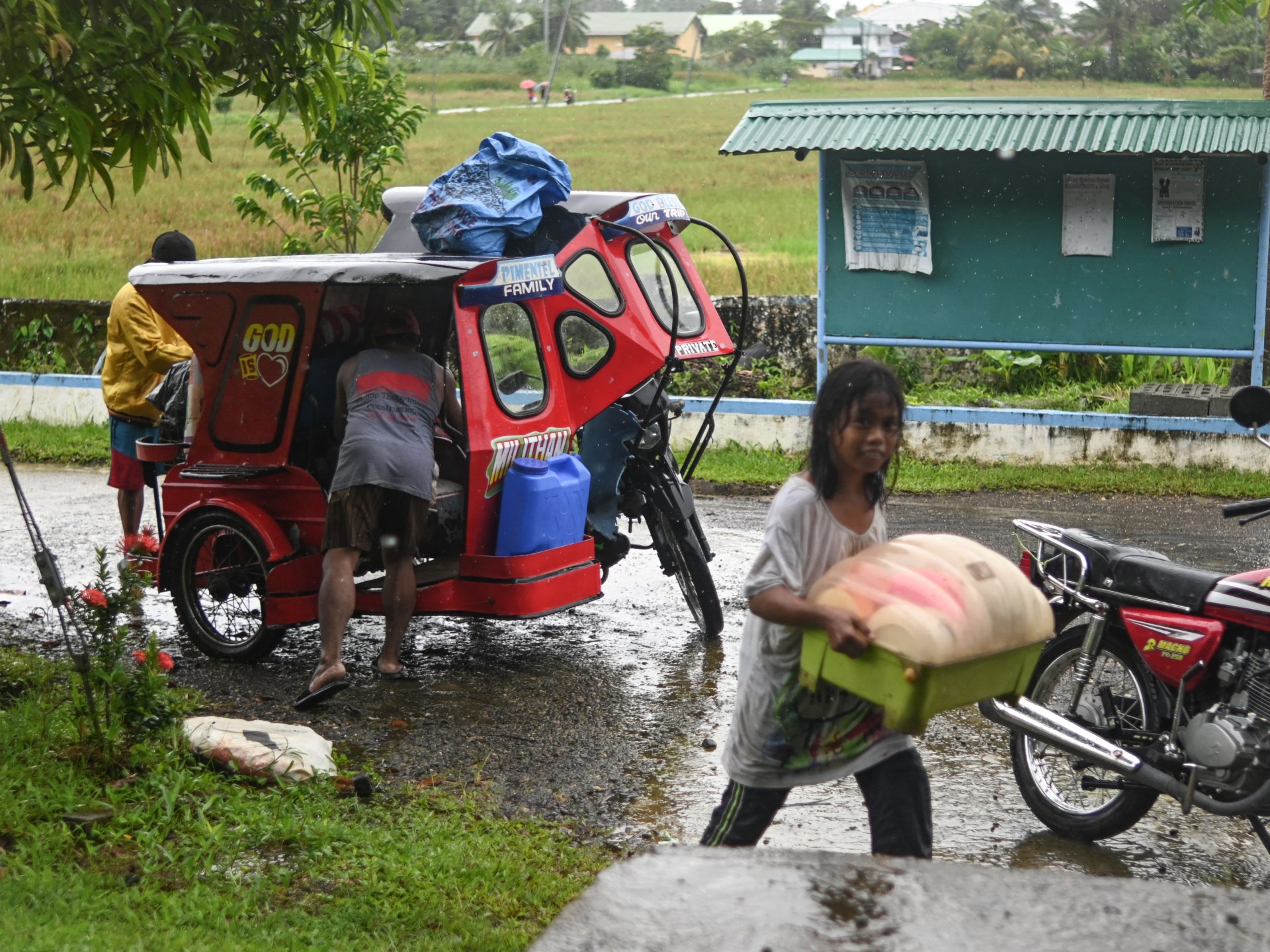 thousands-evacuated-as-typhoon-kalmaegi-approaches-the-philippines