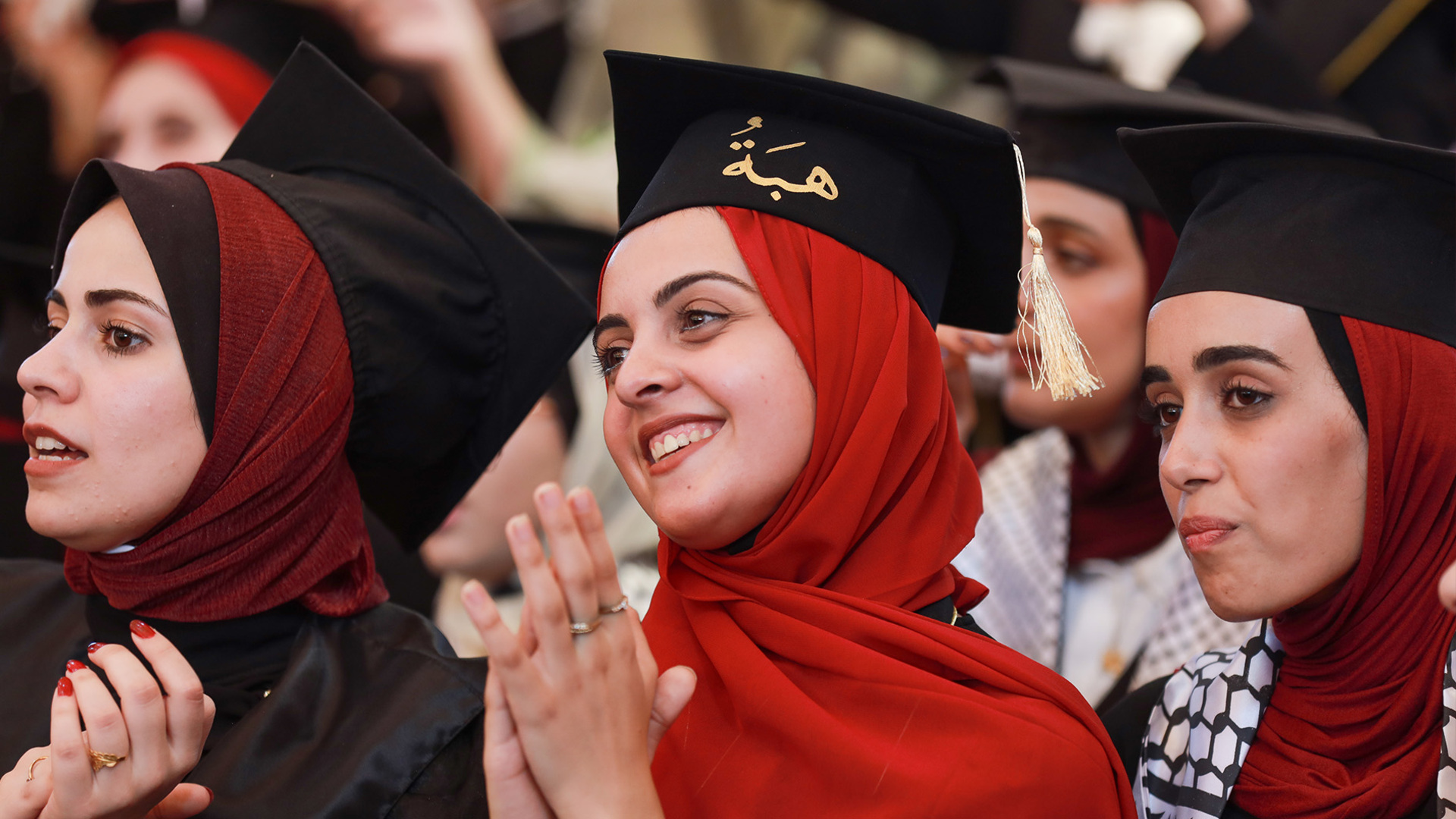 gaza-university-students-become-first-class-to-graduate-since-war