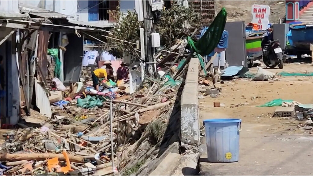deadly-typhoon-causes-destruction-in-vietnam