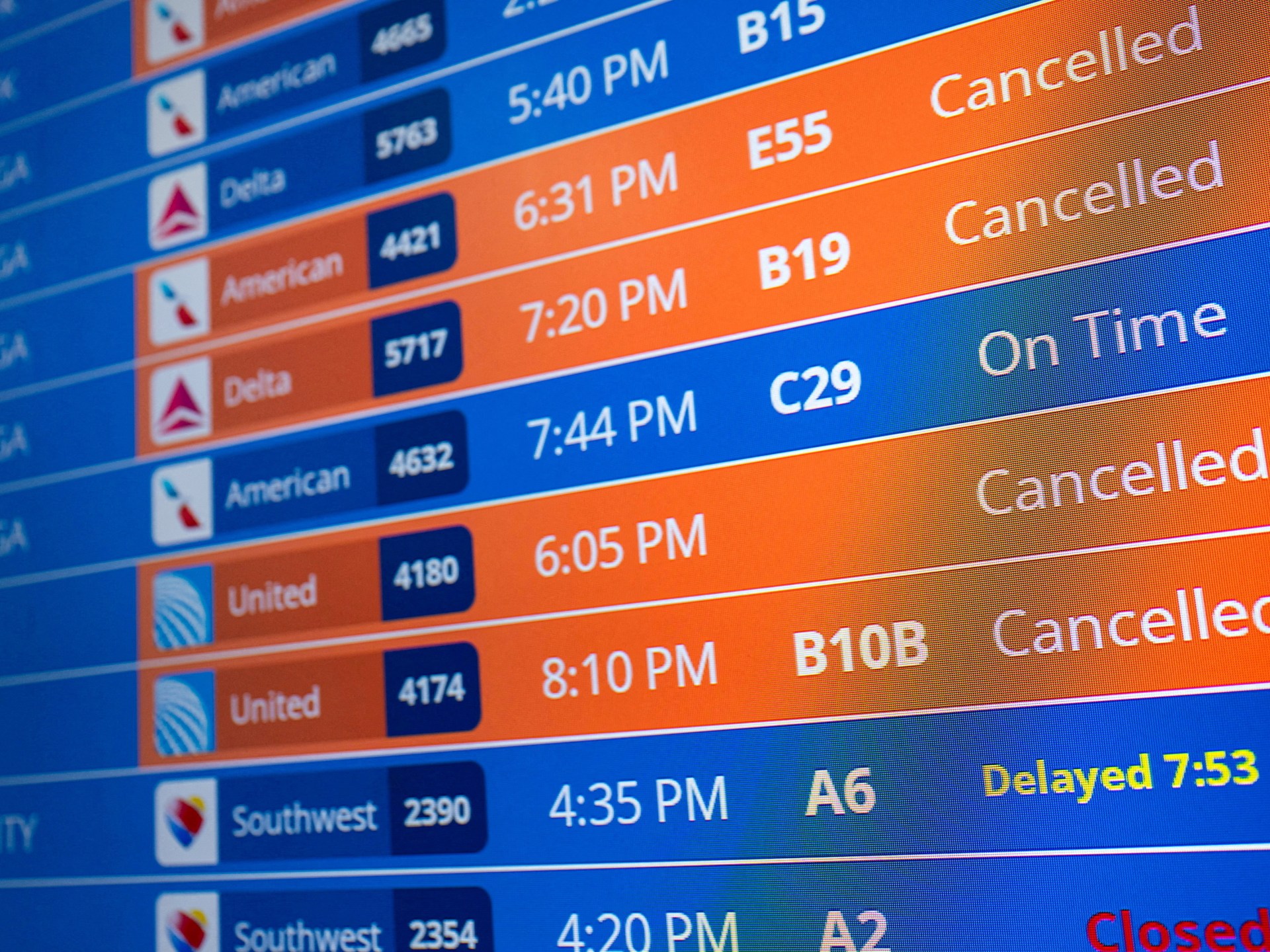 us-government-shutdown-disrupts-flights-for-fifth-consecutive-day